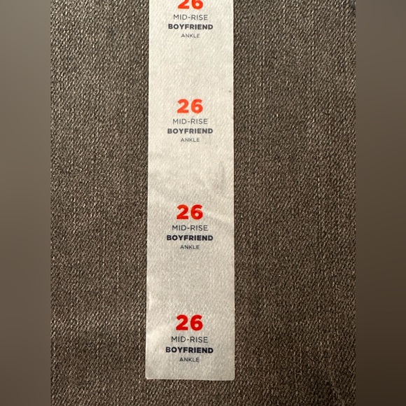 Old Navy Plus Size Black Ripped Mid Rise Boyfriend Raw Hem Ankle Jean NWT - Picture 5 of 12